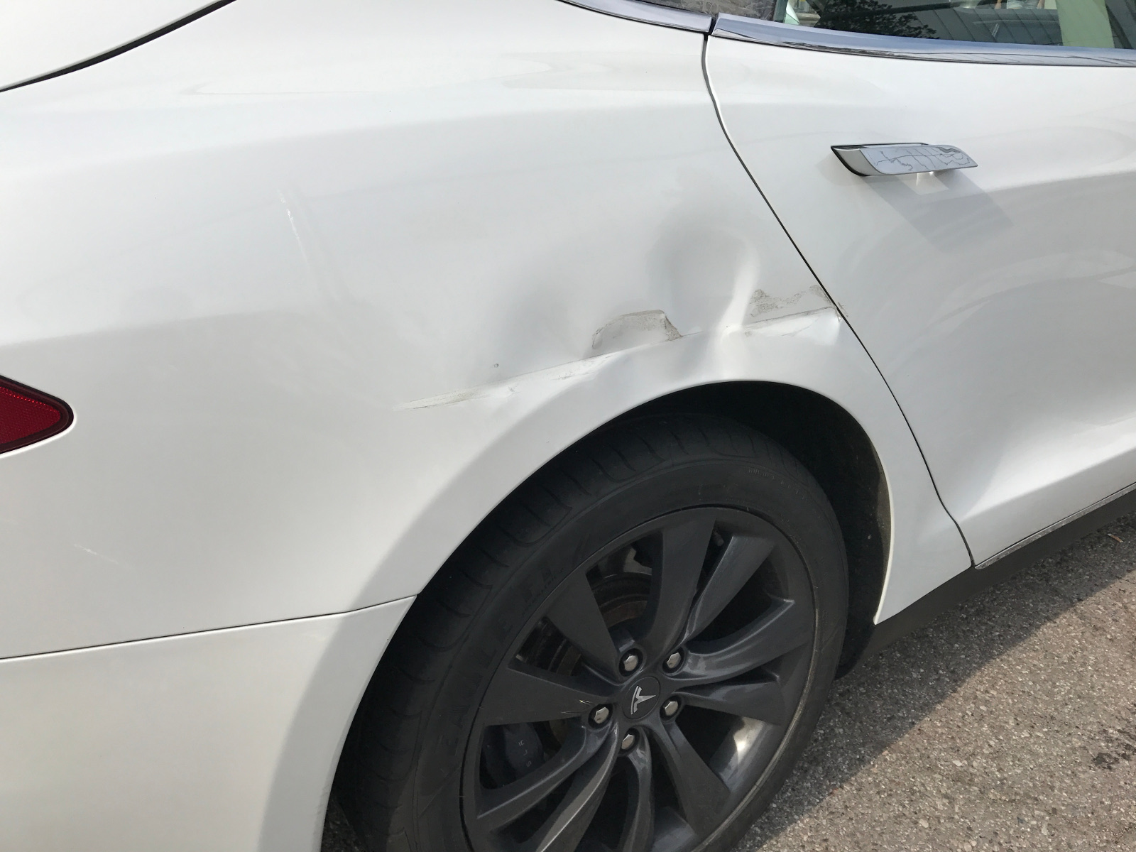 车被撞了找不到肇事者保险怎么赔,车被撞找不到肇事者能走交强险吗