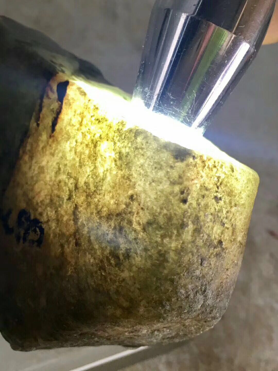 缅甸后江翡翠原石,翡翠后江料原石详解