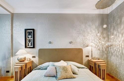 贴壁纸的味道很大用什么方法,贴墙上的壁纸有异味怎么办