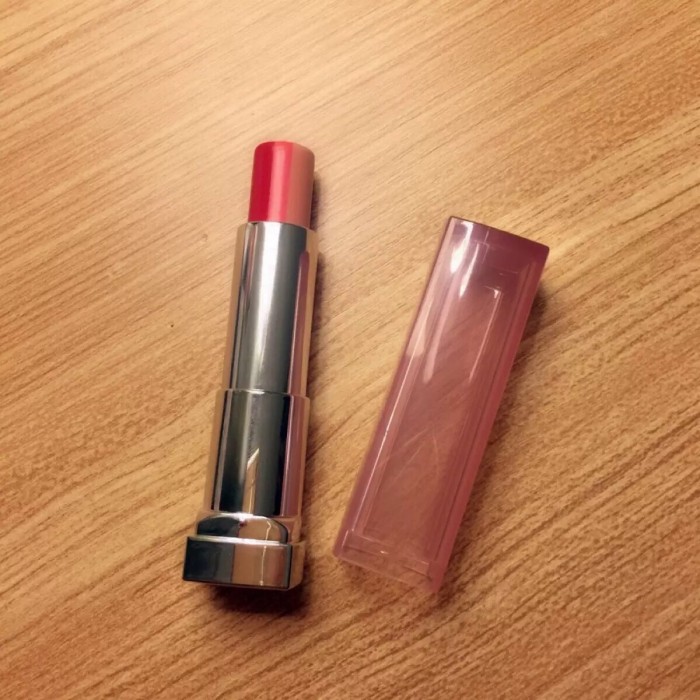 口红颜色越深越有毒吗,口红颜色深显气质