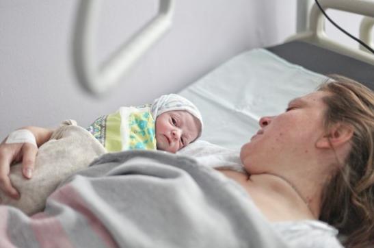 剖腹产横着开一刀还是竖着开一刀,剖腹产产房纪实