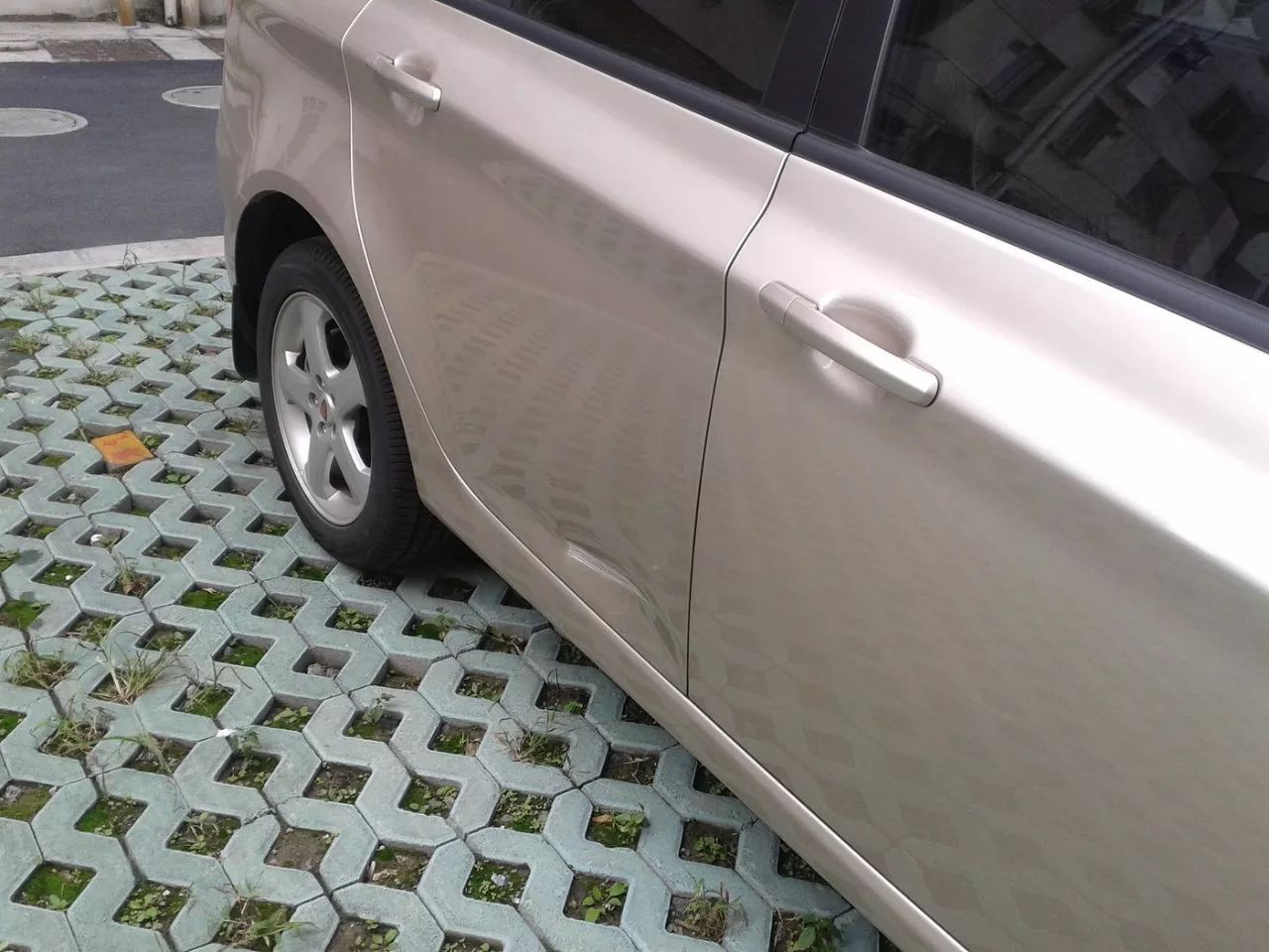 车被撞了找不到肇事者保险怎么赔,车被撞找不到肇事者能走交强险吗