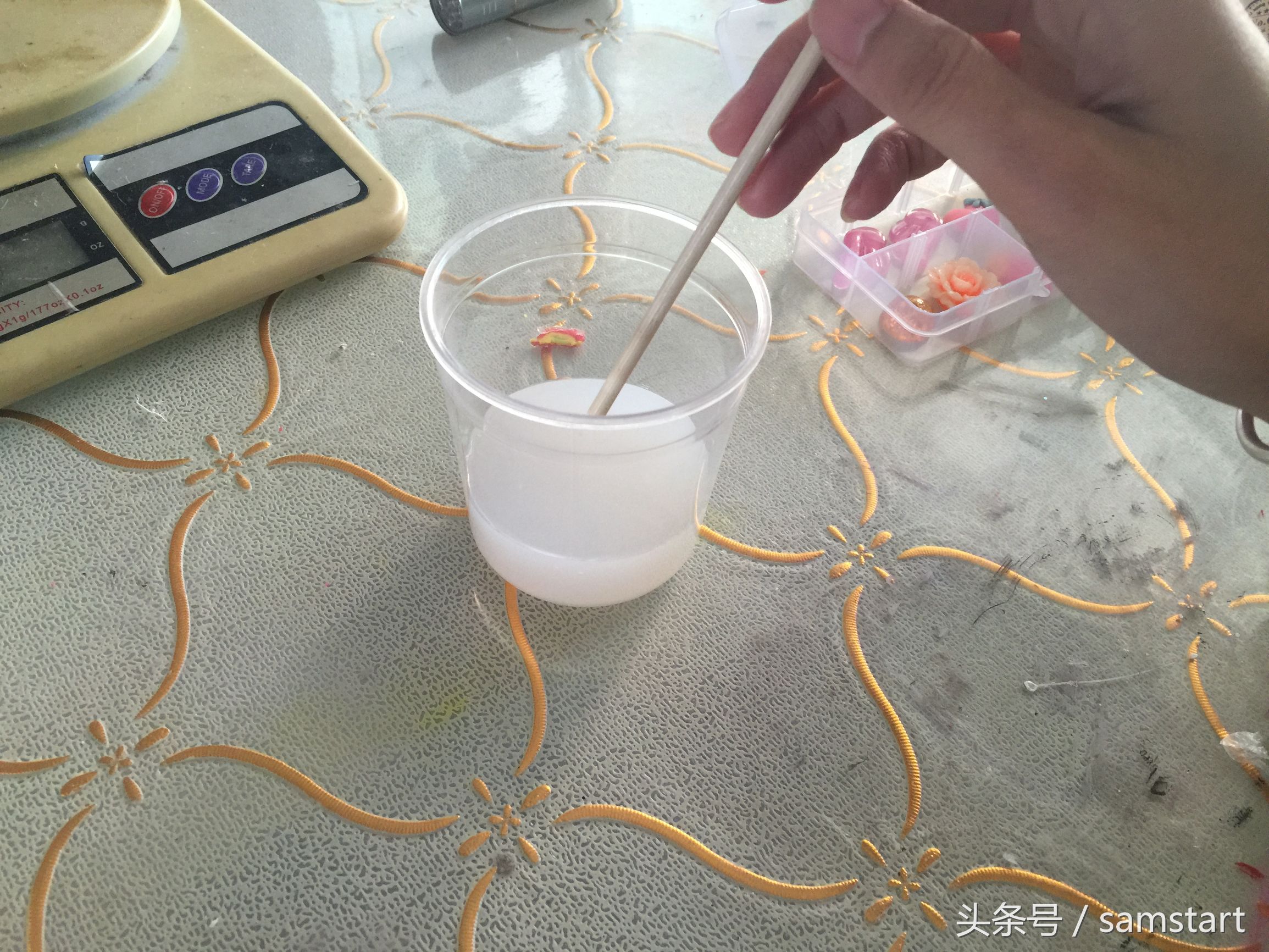 没有成品的硅胶模具怎么制作,没有模具怎么做滴胶