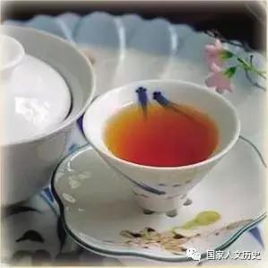 天下“茶”字同一宗：英语里为何既有“cha”又有“tea”?