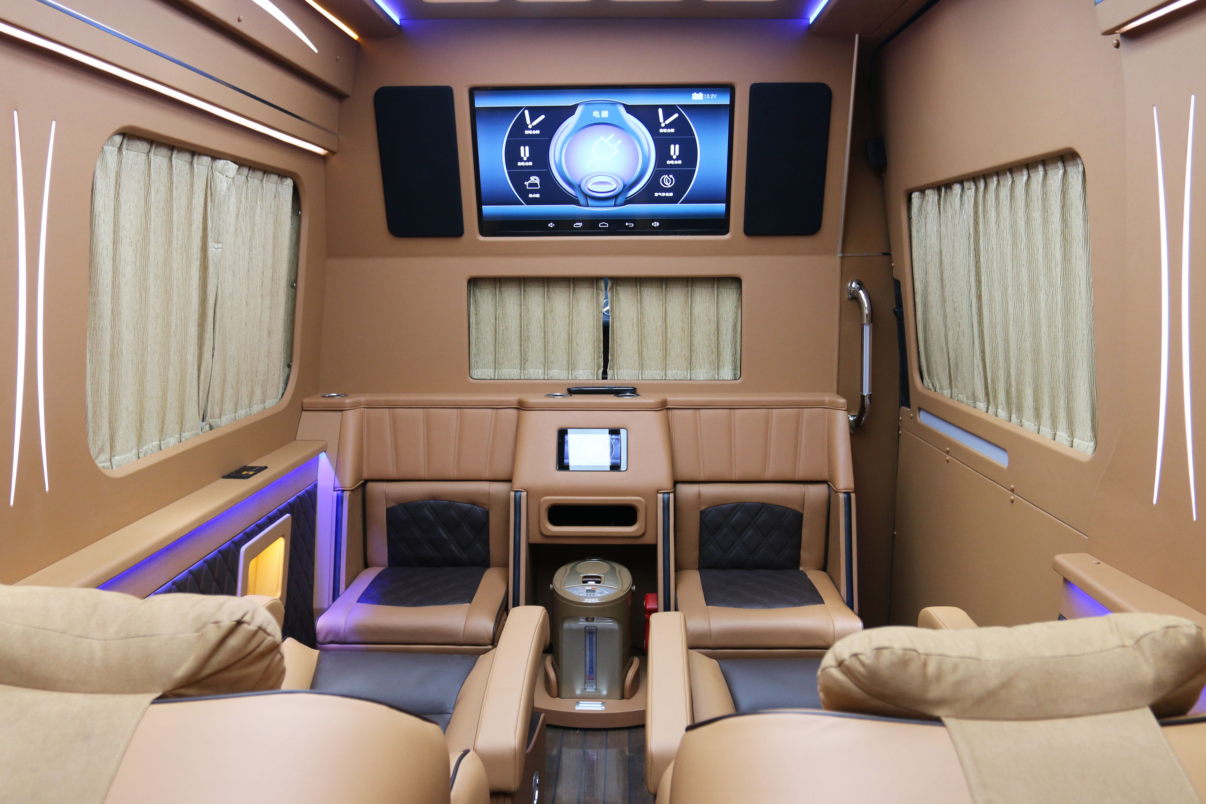 最新款进口奔驰斯宾特7.3米,奔驰斯宾特7.2米