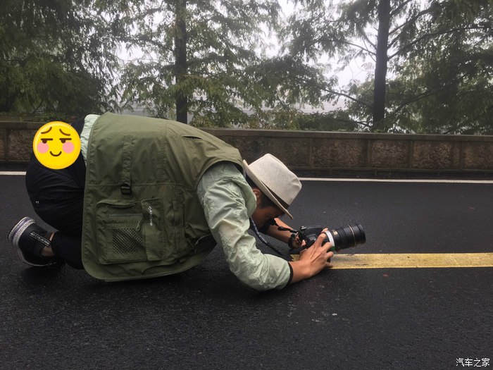 宝马X6，不谈性能如何！自驾遇上大雨还被拍成大片，颜值绝对够！