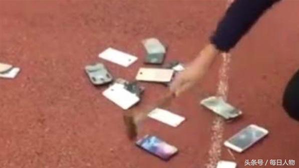 南阳一中学手机烧毁大会，律师：侵犯私人财产，学生可要求赔偿