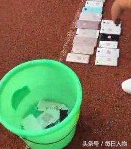 南阳一中学手机烧毁大会，律师：侵犯私人财产，学生可要求赔偿