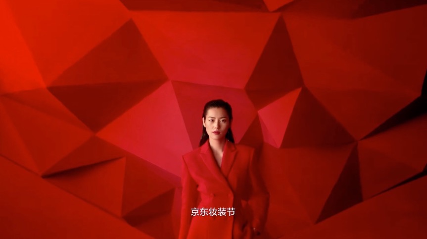 大表姐刘雯代言香奈儿同款手表,刘雯超模代言