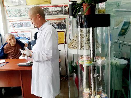 隔空给葛优拔牙：一直在红火，从未被超越！打假俱乐部：真幽默！