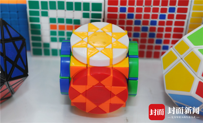 魔方神童用脚复原三阶魔方,魔方哥复原15阶魔方2小时