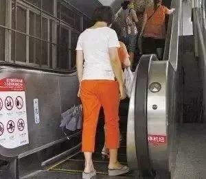 提醒：超市里的购物车千万别再这么用了，出事了！