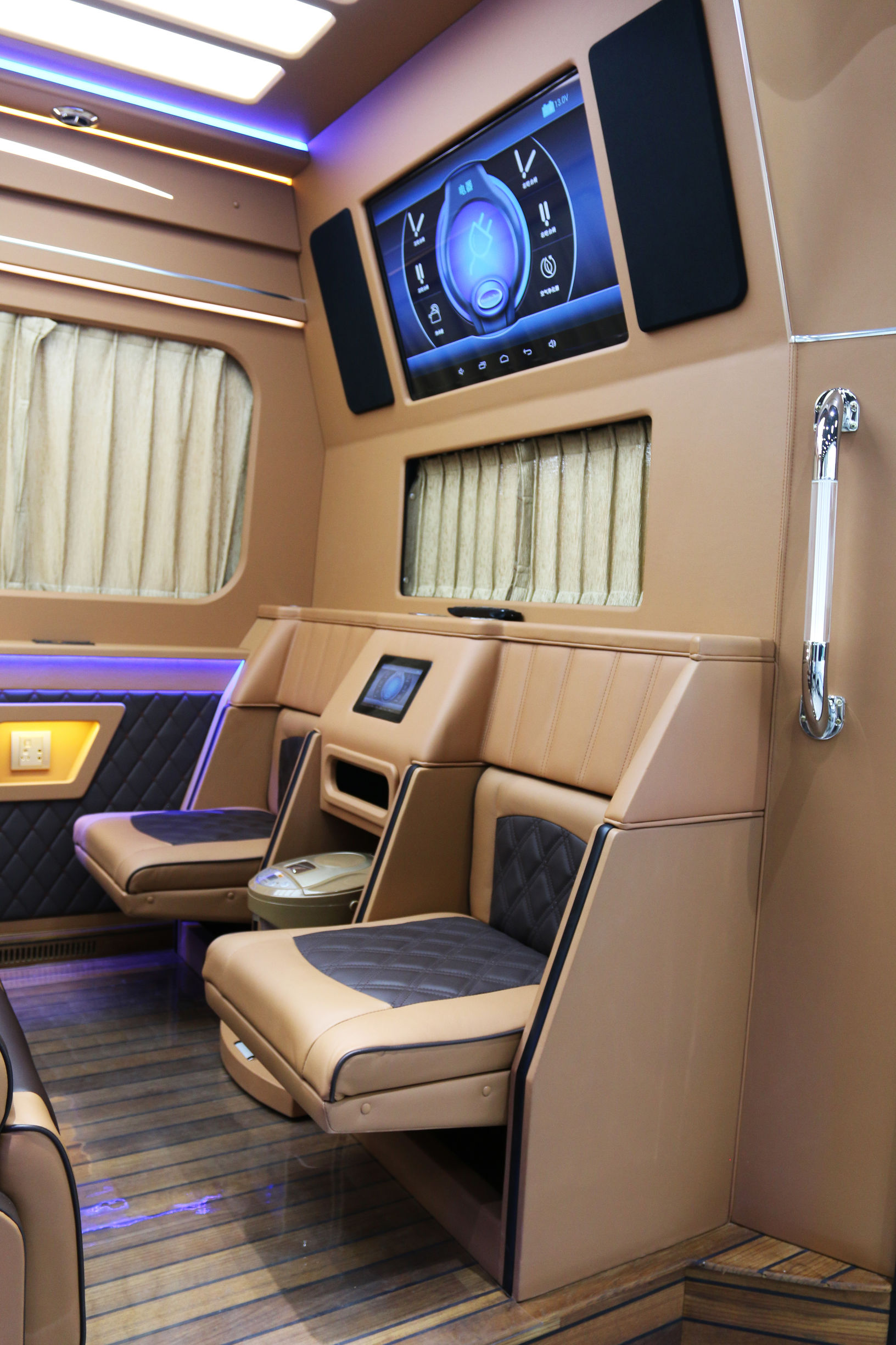 最新款进口奔驰斯宾特7.3米,奔驰斯宾特7.2米