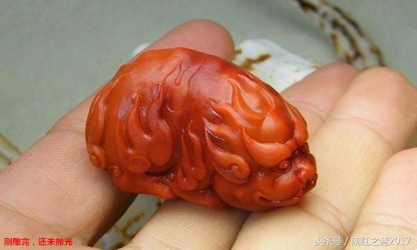 南红雕刻全过程！从视频来看南红从原石到精品的蜕变！