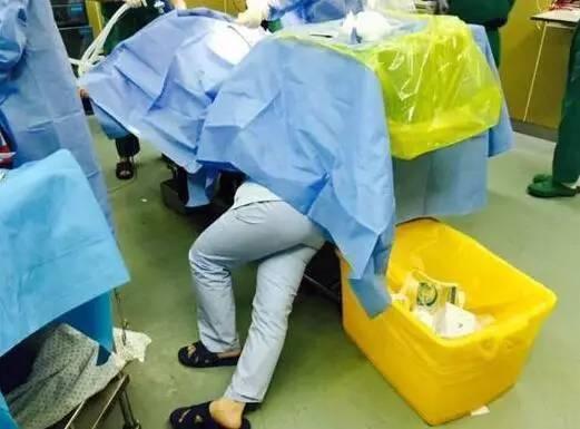 助产士怎么助产,接生婆是怎么给孕妇接生的