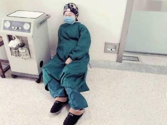 助产士怎么助产,接生婆是怎么给孕妇接生的