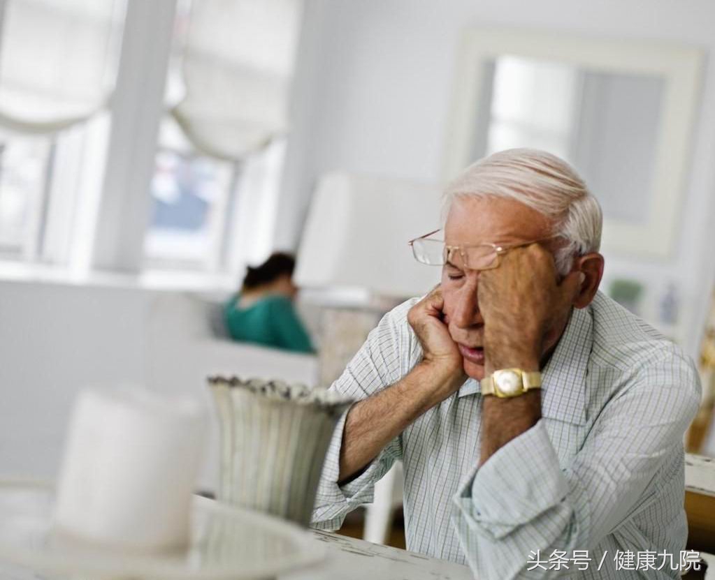 老年人生褥疮是怎样引起,老年人得了褥疮怎么治