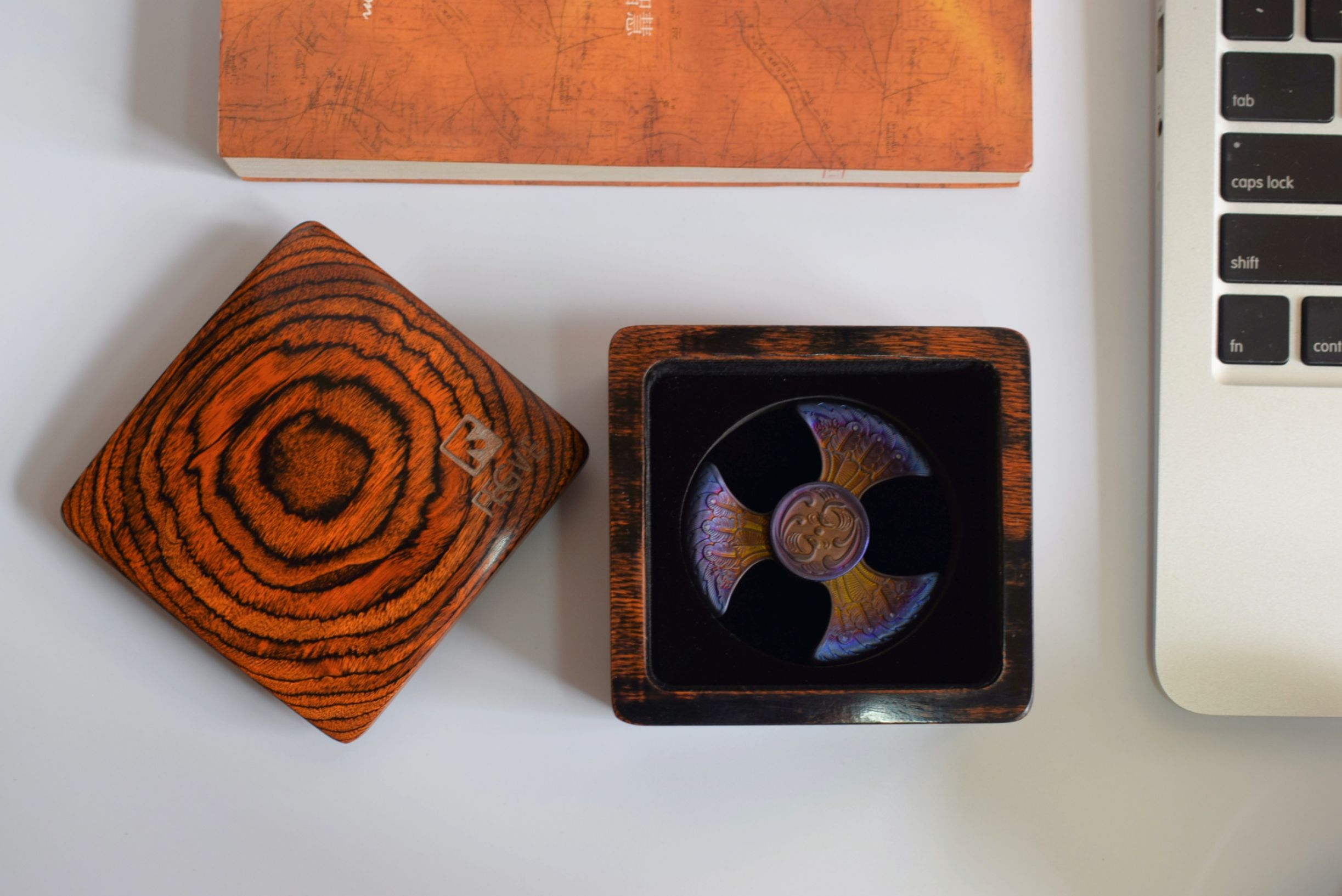 测评指尖陀螺飞花款,最好玩价格还很低的指尖陀螺