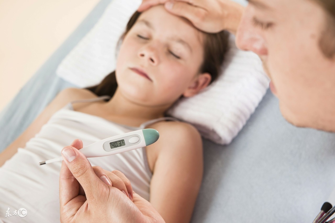宝宝发烧了别急对症治疗很关键,孩子发烧家长别惊慌