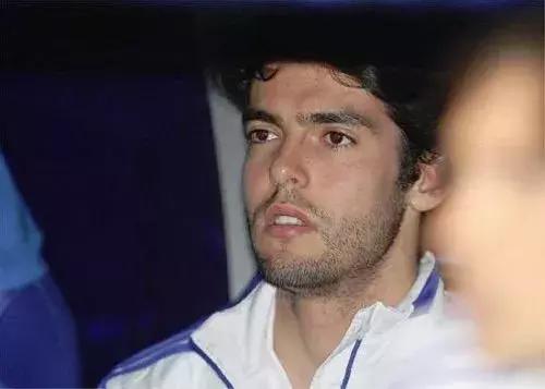 「卡卡退役」22号，才是那个上帝之子也我们心中的翩翩少年