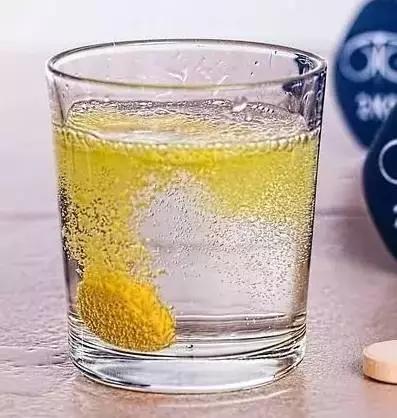 孩子被抢救成功家长痛哭,婴儿被妈妈捂住窒息死亡事件