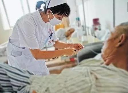 为安心送医生红包，没想到最终含泪收场！沈阳中泰肛肠医院暖心一幕