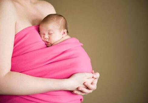 宝宝喝母乳老是拉粑粑怎么办,宝宝喝母乳一直拉稀大便