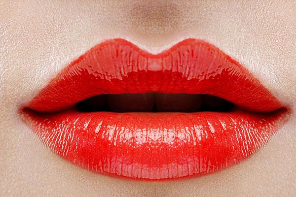 怎么解决嘴唇周围发黑,嘴唇发紫发黑是什么原因怎么调理