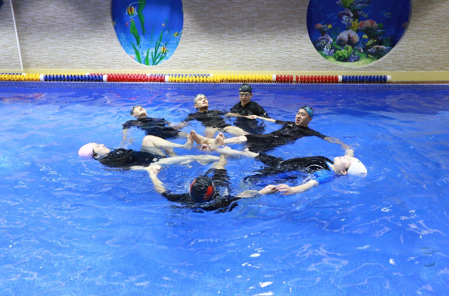 亲子游泳俱乐部加盟费,亲子游泳培训班课程