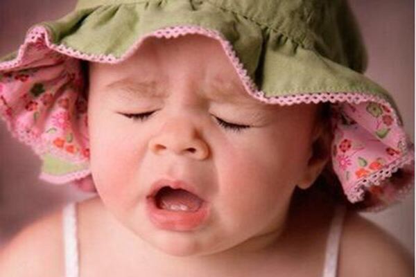 8个月宝宝第一次吃奶粉怎么给,七八个月宝宝辅食过敏怎么办