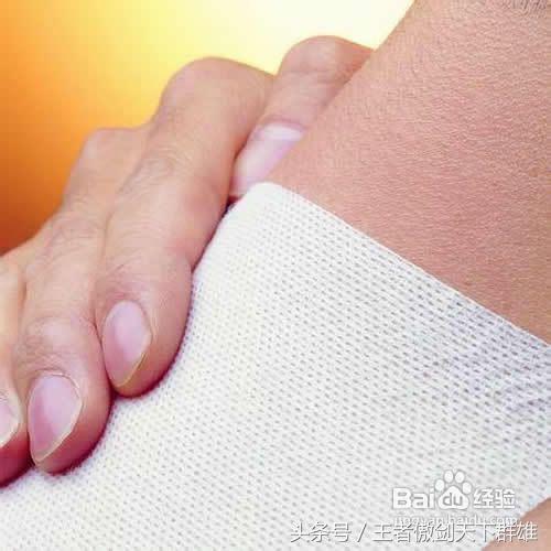 脖子崴了一下应该冰敷还是热敷,脚脖子崴了用啥药好止疼