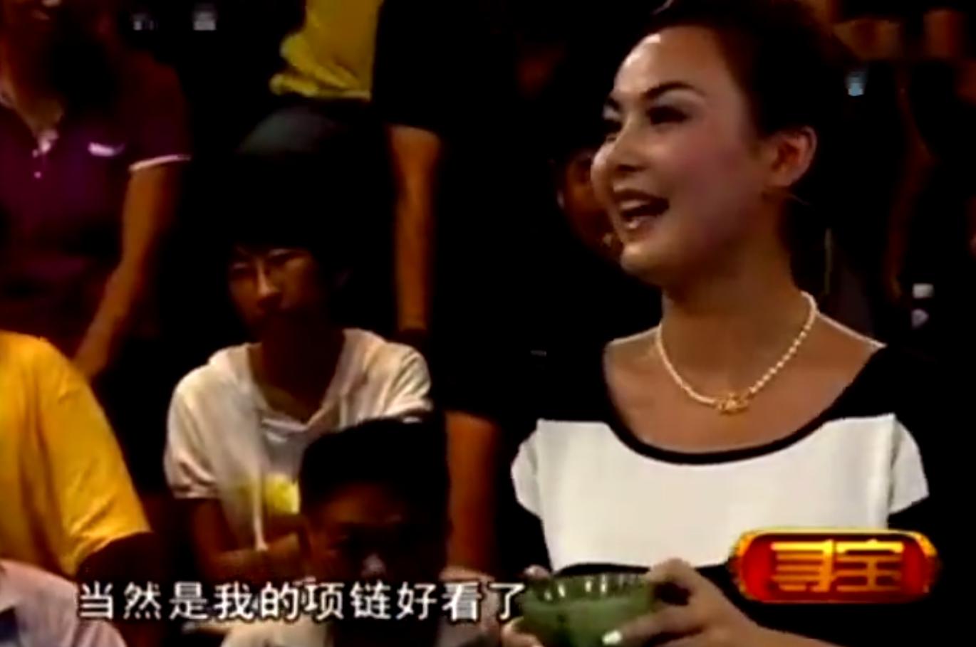 玻璃杯当翡翠鉴宝,美女带翡翠碗来鉴宝