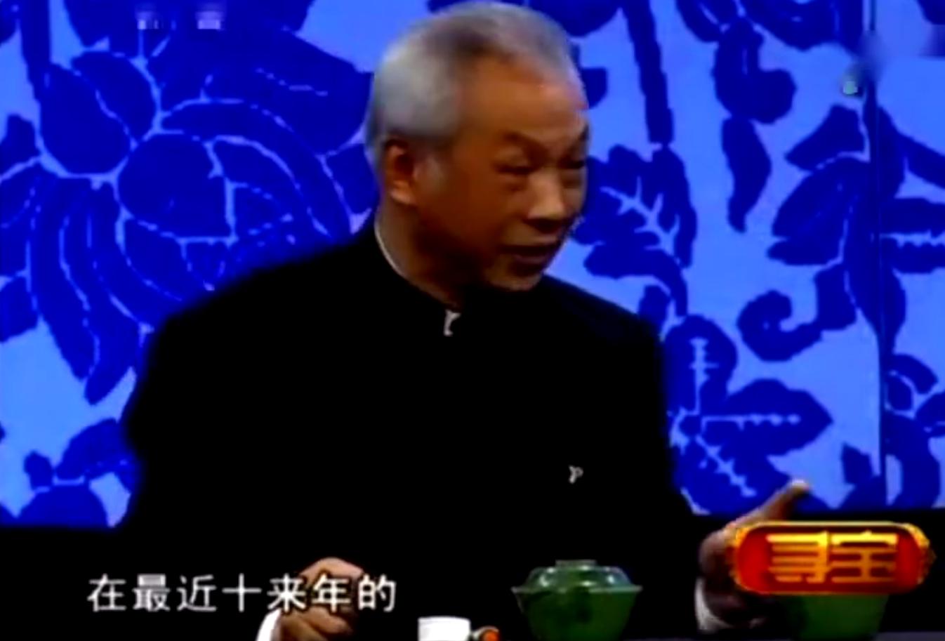 玻璃杯当翡翠鉴宝,美女带翡翠碗来鉴宝