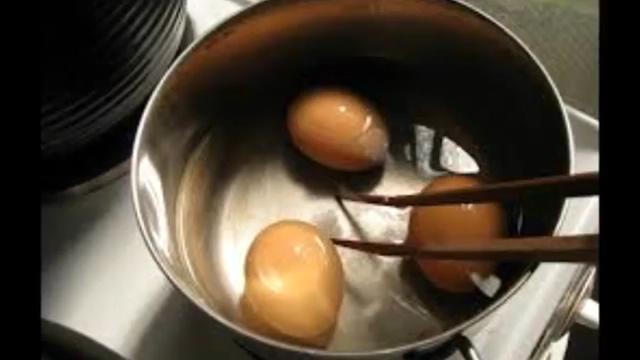 不小心把鸡蛋打碎了是什么预兆,鸡蛋不小心打碎了很多怎么办