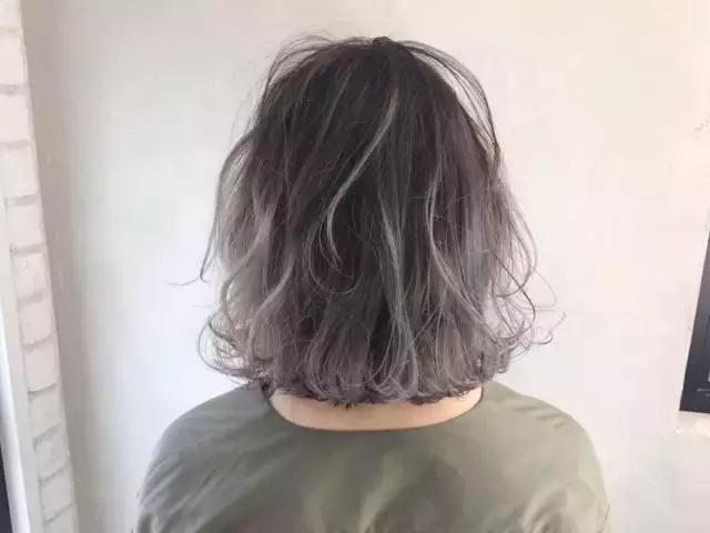 微卷短发修剪,初秋短发扎发