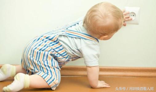 儿童接触手机充电器事故,儿童充电器事故视频