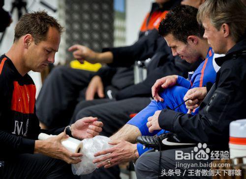 脖子崴了一下应该冰敷还是热敷,脚脖子崴了用啥药好止疼