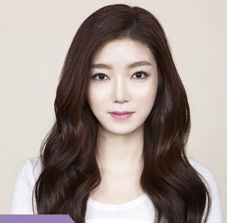 烫过的中长头发简单的盘发,好看的双马尾辫编发教程