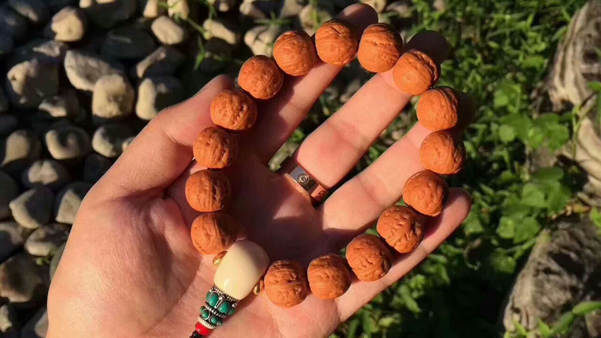 最值得玩的小核桃手串,老核桃手串收藏