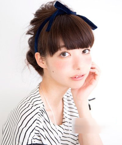 烫过的中长头发简单的盘发,好看的双马尾辫编发教程