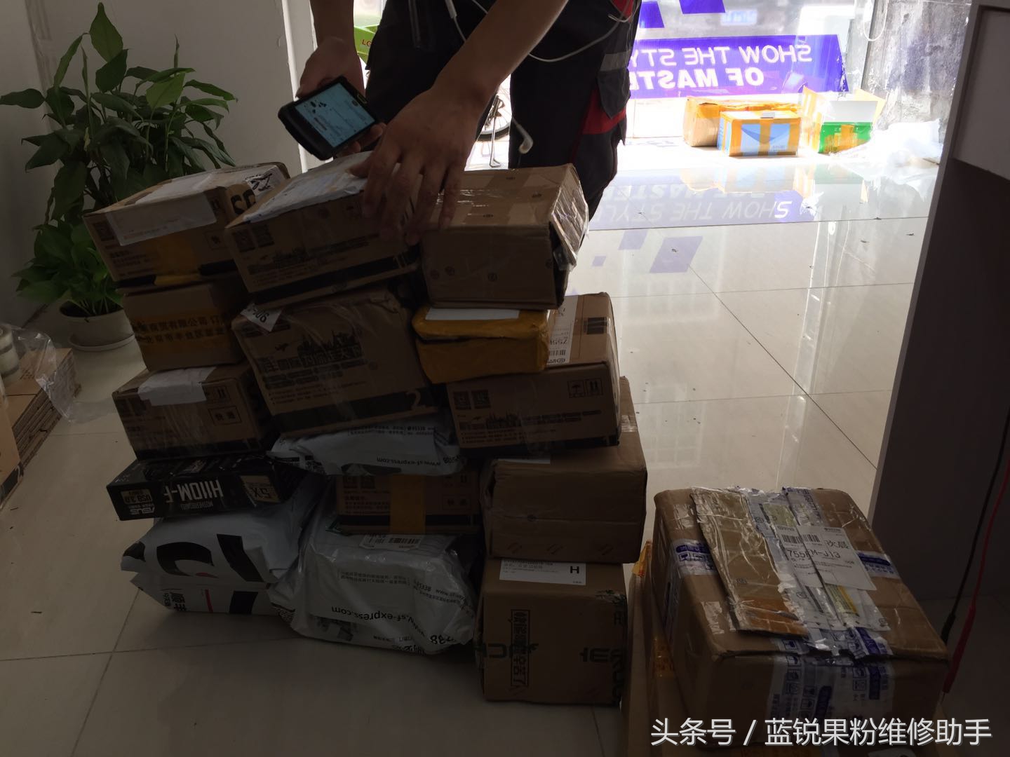 iphone7plus摔后无声音,iphone7plus摔了摄像头坏了