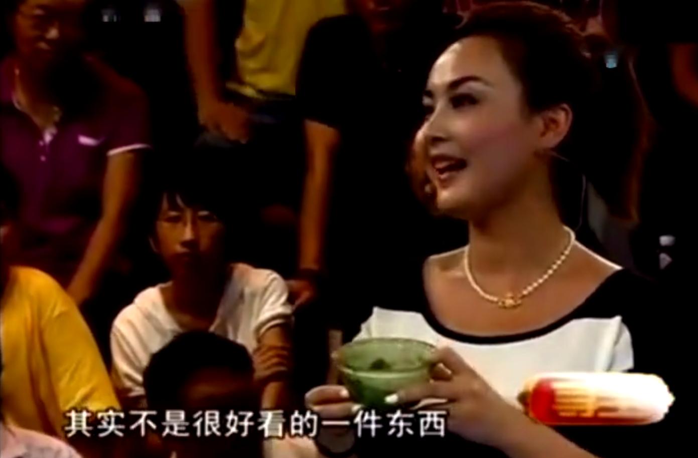 玻璃杯当翡翠鉴宝,美女带翡翠碗来鉴宝