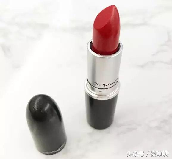 唇色深的妹子,唇色深皮肤黄适合什么颜色口红