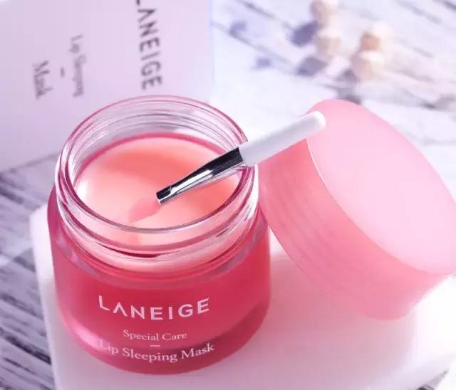 用TA一抹唇部就像打了玻尿酸！水光唇小心机有这么厉害？