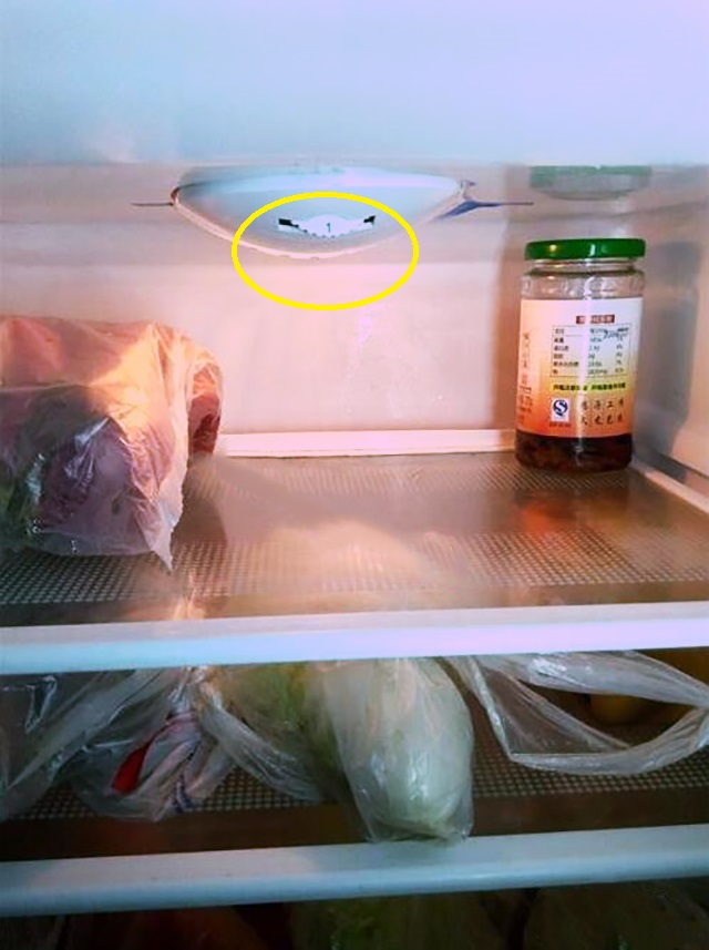 冰箱下面结了很厚的冰怎么去掉,冰箱里结了很厚的冰怎样去除得快