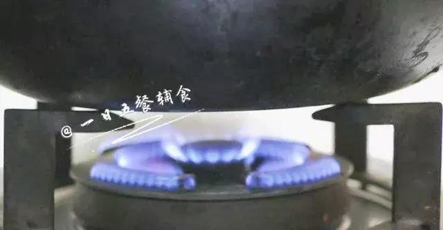 积食不爱吃饭怎么调理,宝宝吃饭正常突然不爱喝奶了