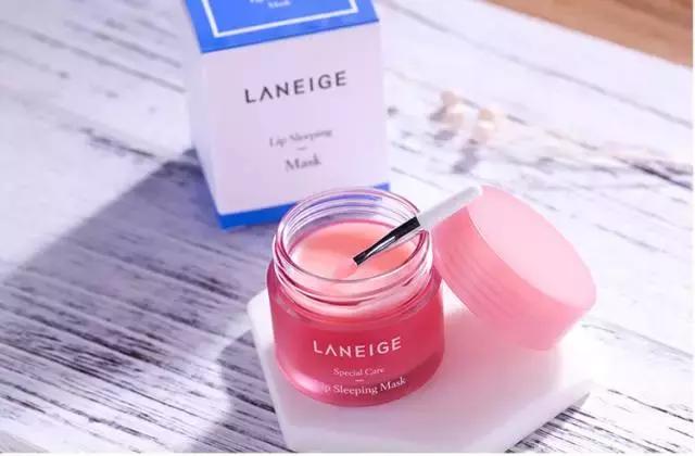 用TA一抹唇部就像打了玻尿酸！水光唇小心机有这么厉害？