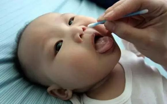 宝宝鼻塞妈妈心塞,宝宝鼻塞严重用什么药通鼻