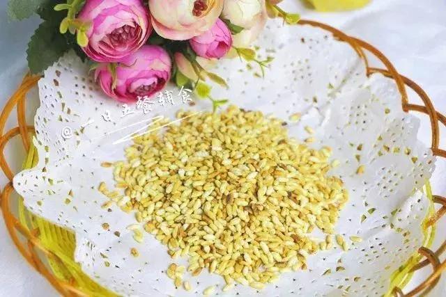 积食不爱吃饭怎么调理,宝宝吃饭正常突然不爱喝奶了