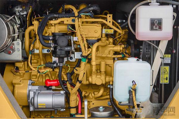 小挖卡特跟日立哪个好,小挖机卡特307